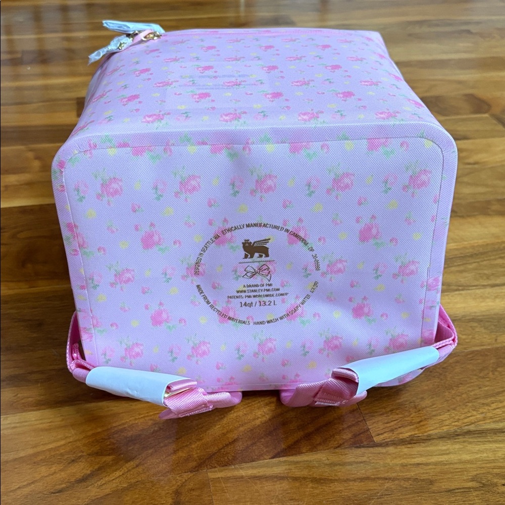 STANLEY X LOVESHACKFANCY ALL DAY MADELEINE COOLER BACKPACK | 20 CAN | 13.2 L,NEW - Picture 14 of 17